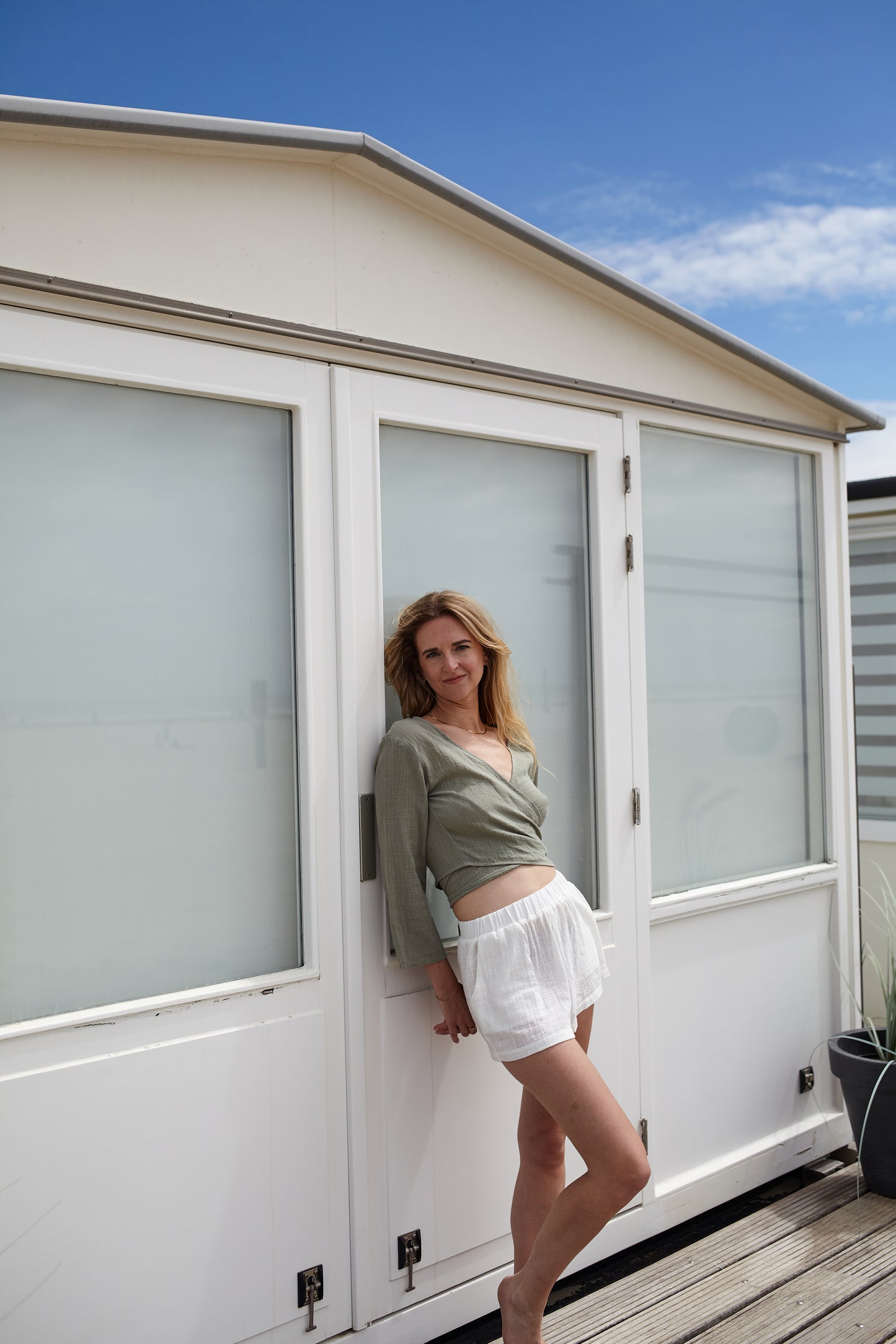 BESA SHORTS - WHITE
